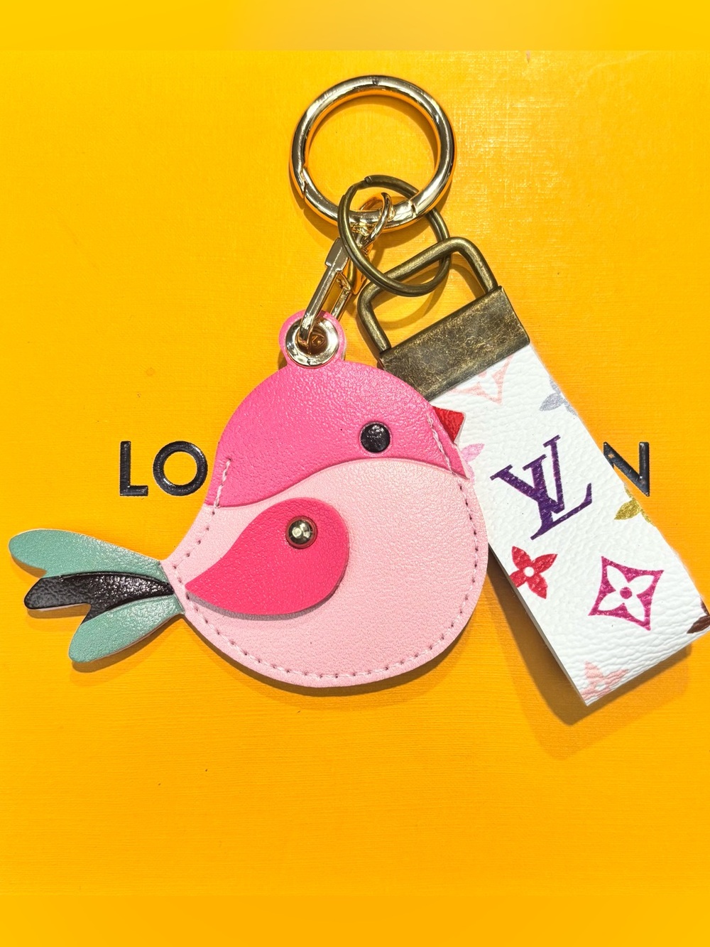 Louis Vuitton monogram,Multicolor Bird Key bag Charm